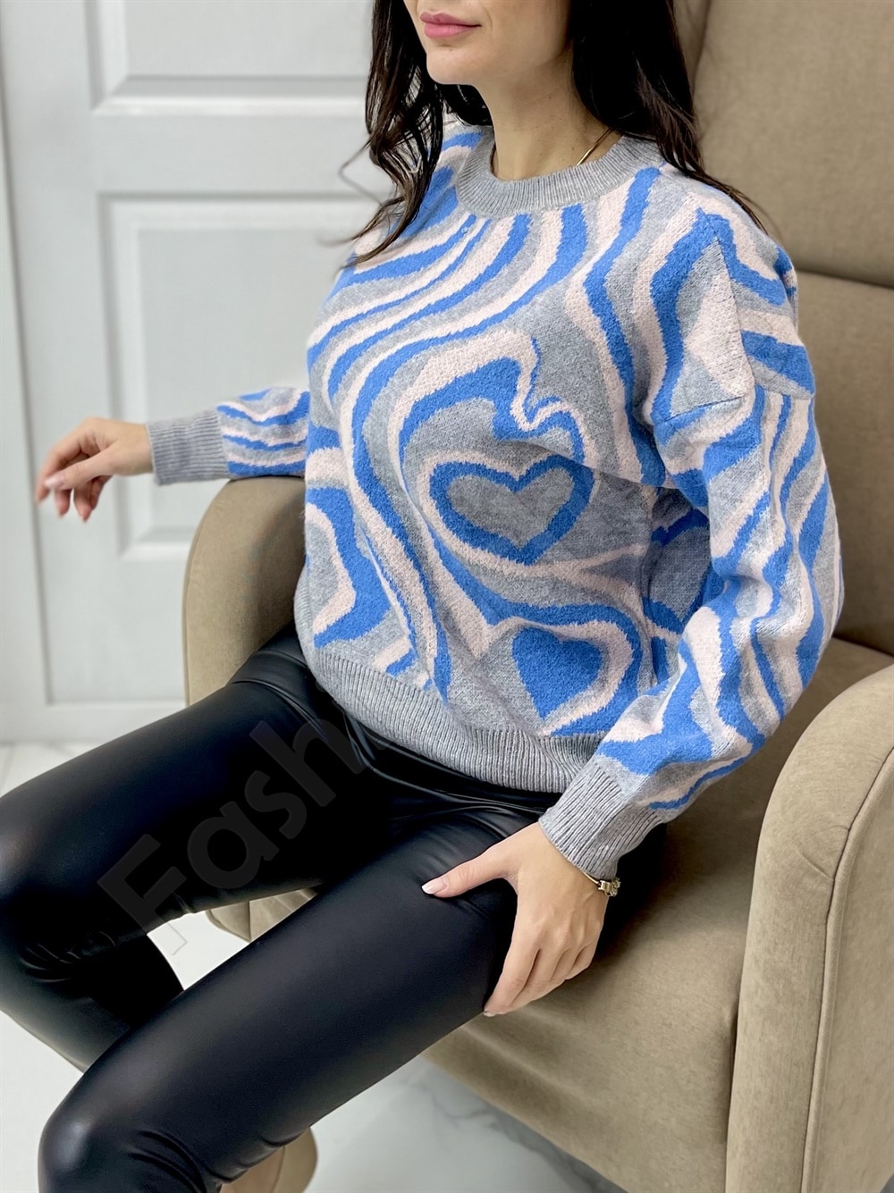 Model Cu Inimi Pulover cu model inimi-cod 1134 de la Fashionchoice