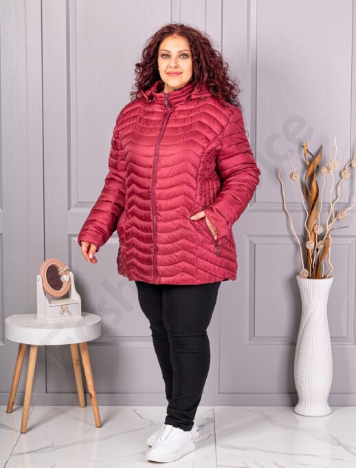 Geaca pentru dama super maxi cu gluga-bordo cod 2328-1