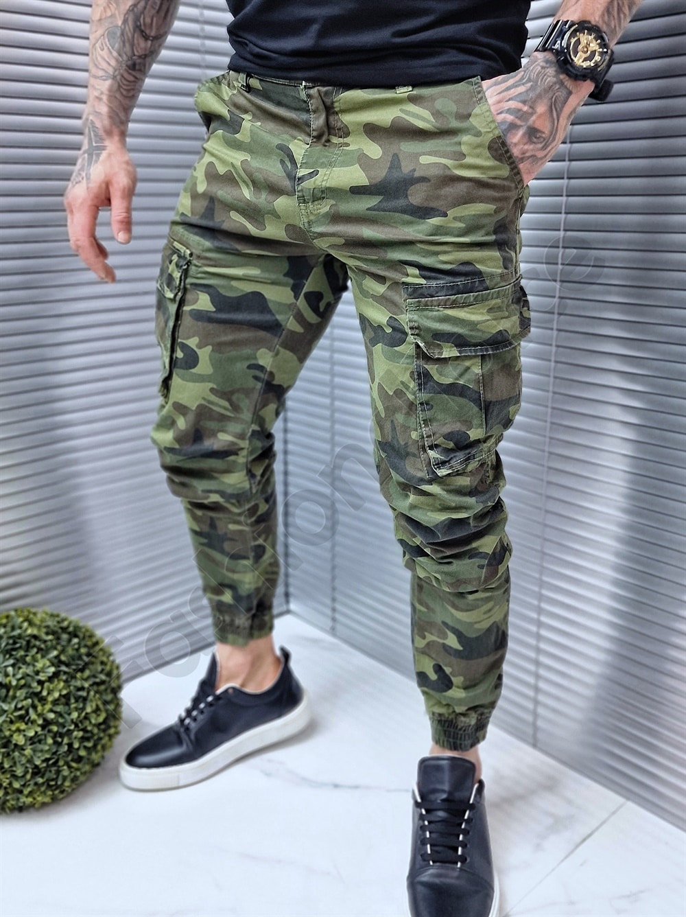 Pantalon jogger cu imprimeu camuflaj-verde cod 528