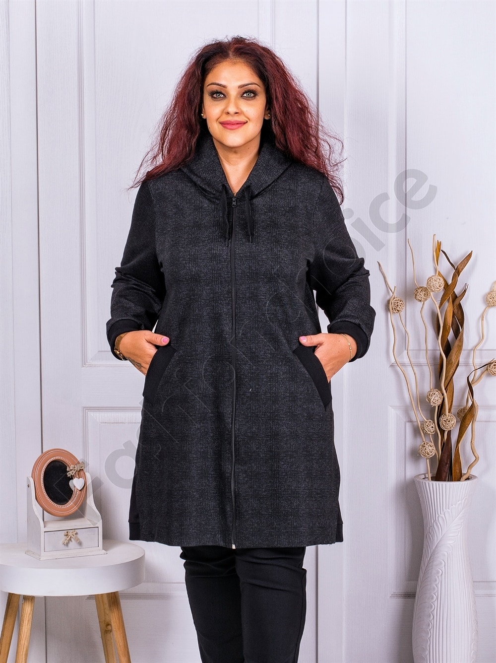 Jacheta maxi in carouri cu gluga cod 22003