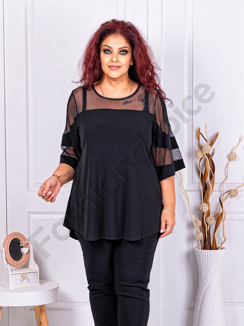 Tunica oficiala maxi in combinatie cu tull-negru cod 23044