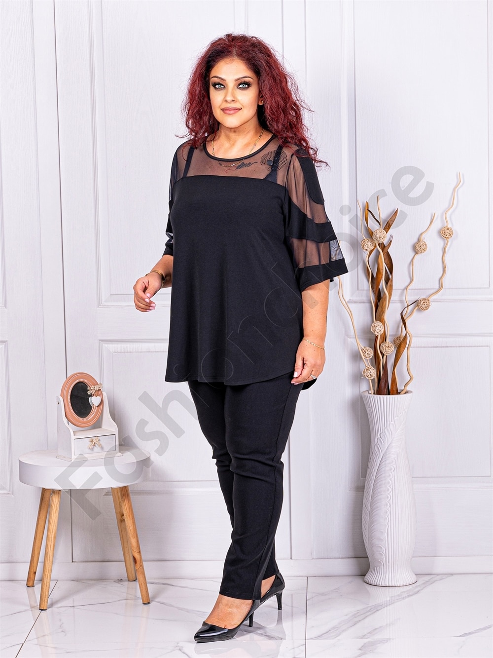 Tunica oficiala maxi in combinatie cu tull-negru cod 23044