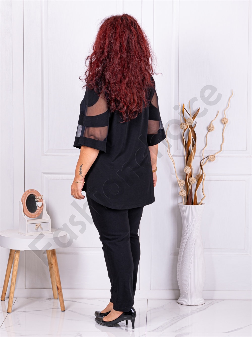 Tunica oficiala maxi in combinatie cu tull-negru cod 23044