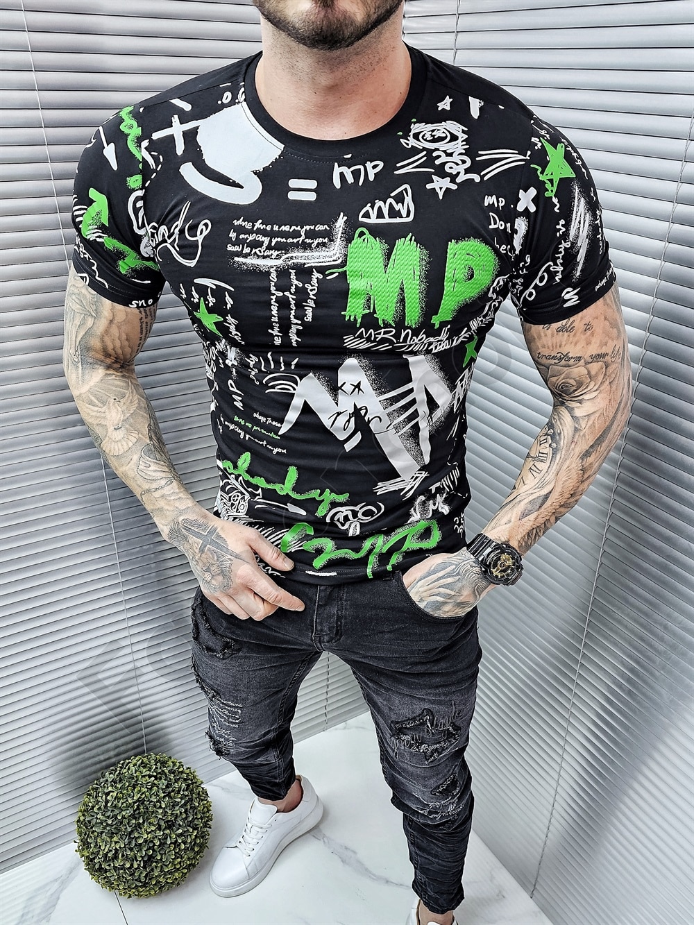 Tricou pentru barbati cu inscriptii multicolor-negru cod 6231