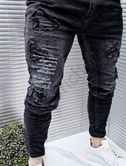 Blugi barbati cu patch-uri si inscriptii brodate-negru cod 8028