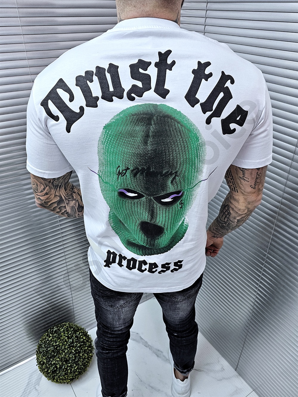 Tricou pentru barbati cu inscris Trust the process-alb cod 241350-30