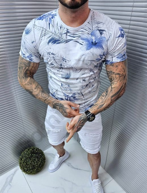Tricou barbati in culoare alb cu frunze si flori albastri cod 561-2