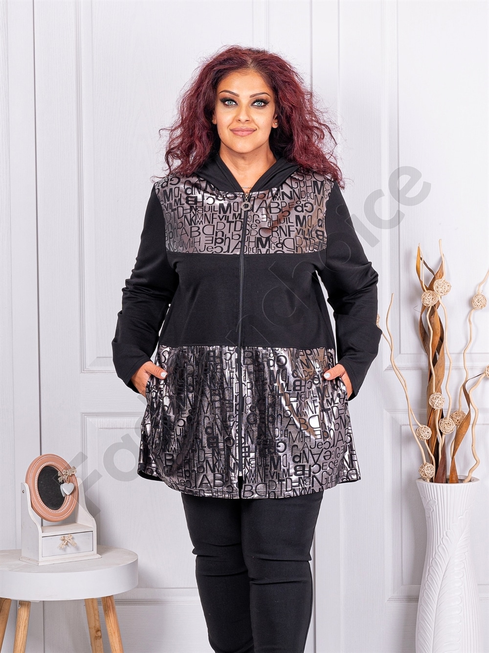 Jacheta maxi cu gluga si motive argintii cod 241131