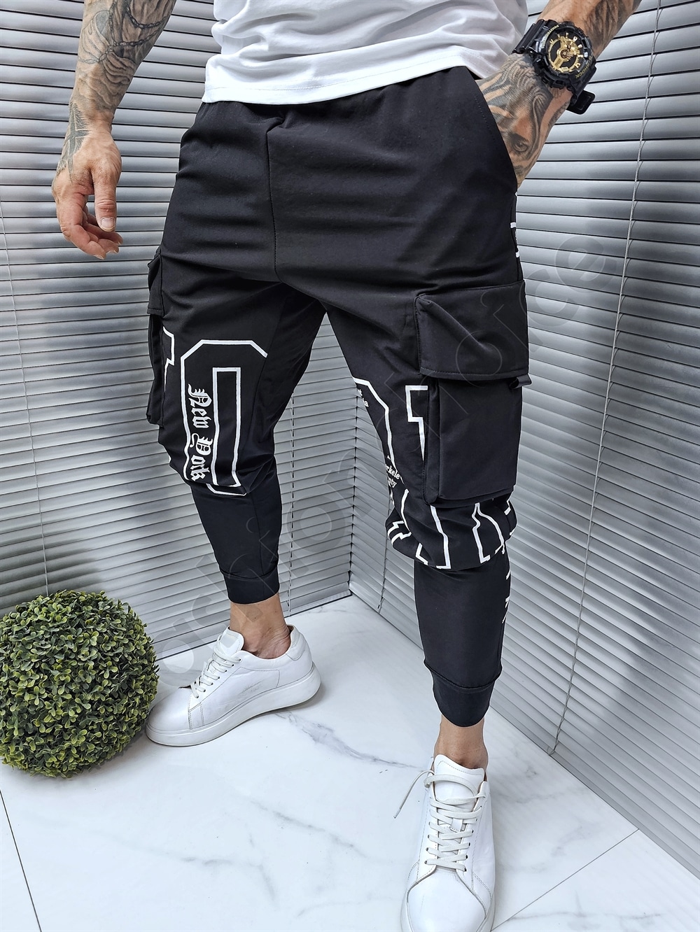 Pantalon sport din fas cu buzunare cargo si inscriptii cod 9080