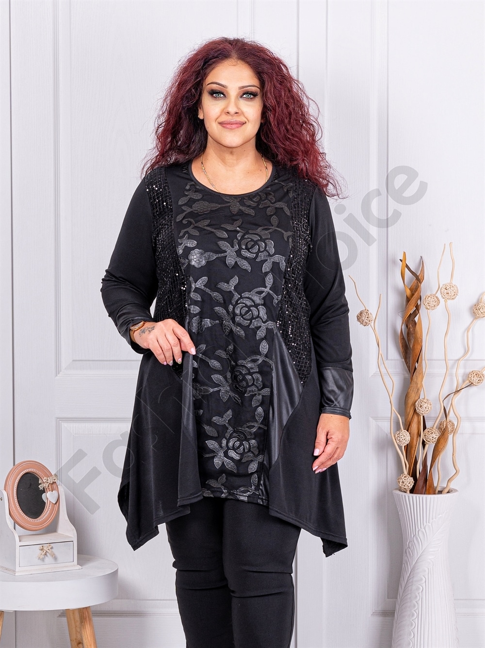 Tunica maxi in clos cu trandafiri elegante si elemente din plasa-cod 24780