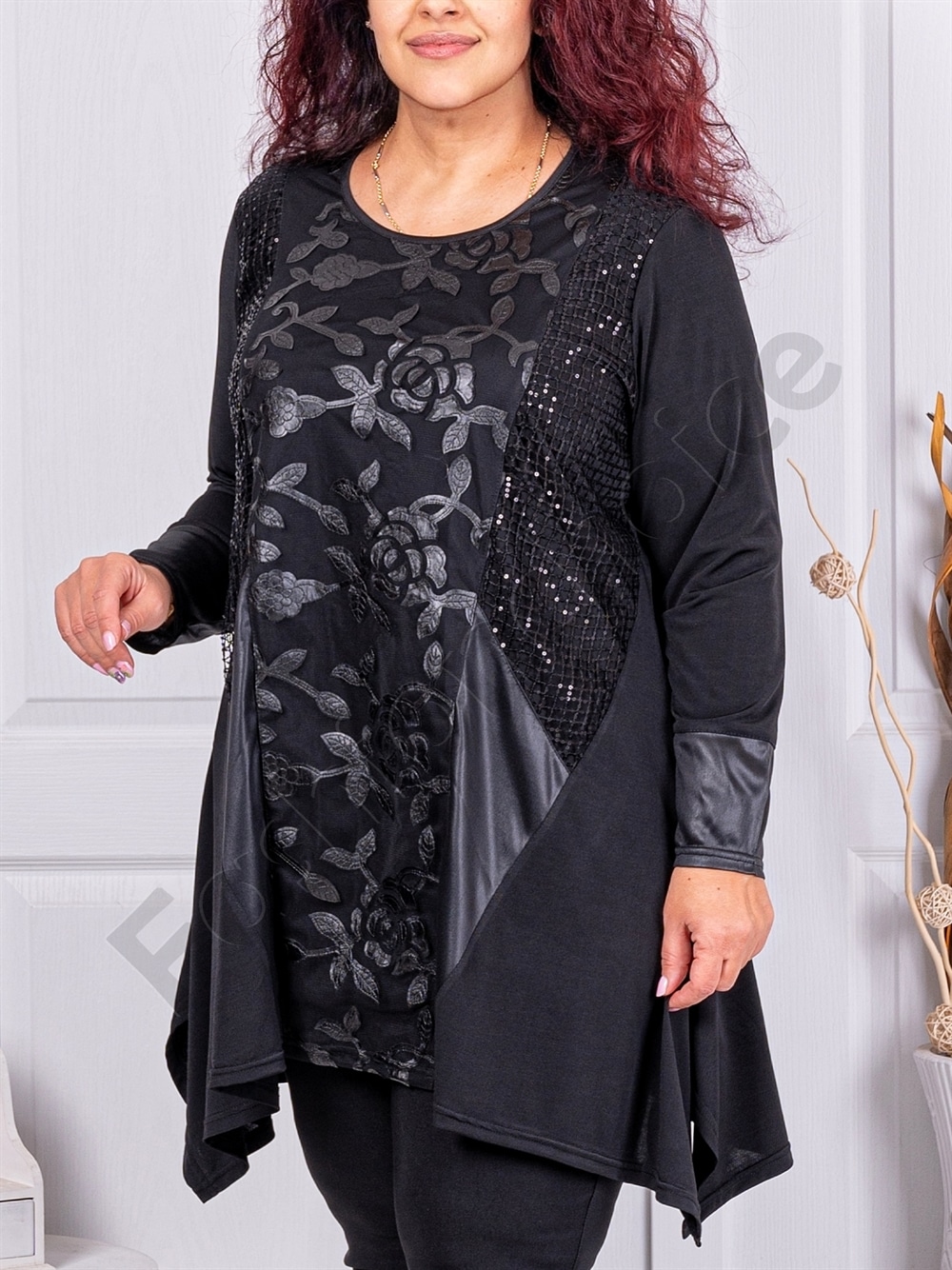 Tunica maxi in clos cu trandafiri elegante si elemente din plasa-cod 24780