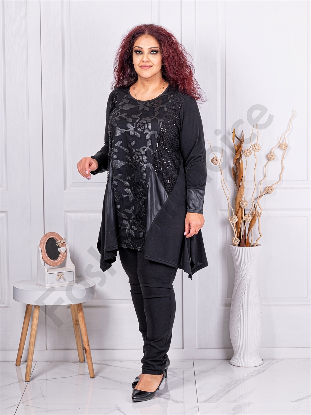 Tunica maxi in clos cu trandafiri elegante si elemente din plasa-cod 24780