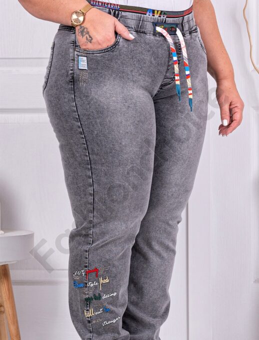 Blugi maxi cu inscriptii brodate multicolor cod 4614