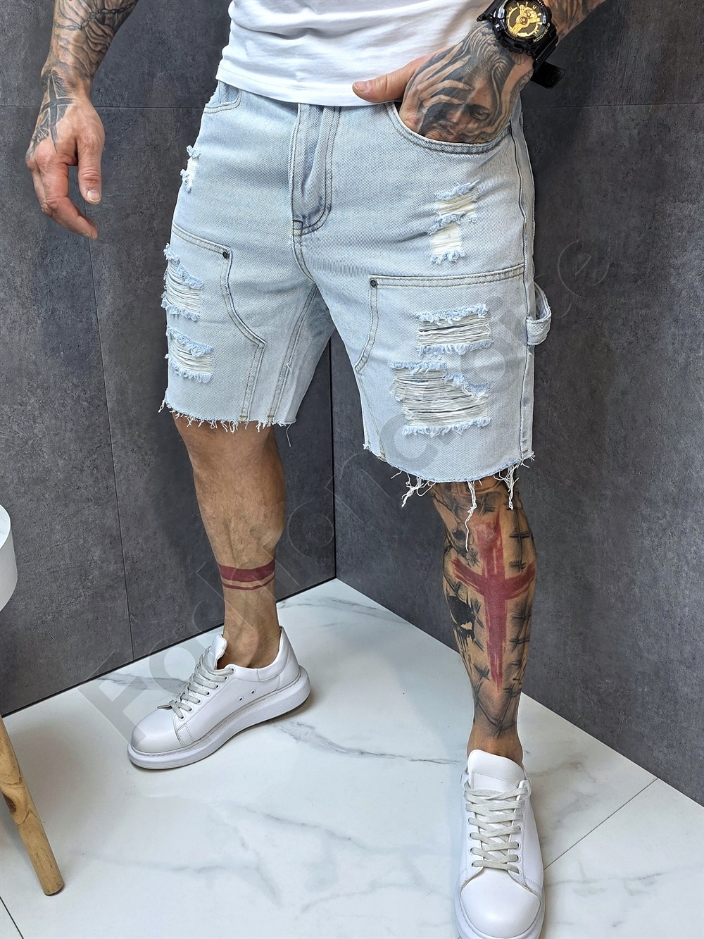 Blugi scurti Baggy pentru barbati cu patch-uri-albastru deschis cod 5541