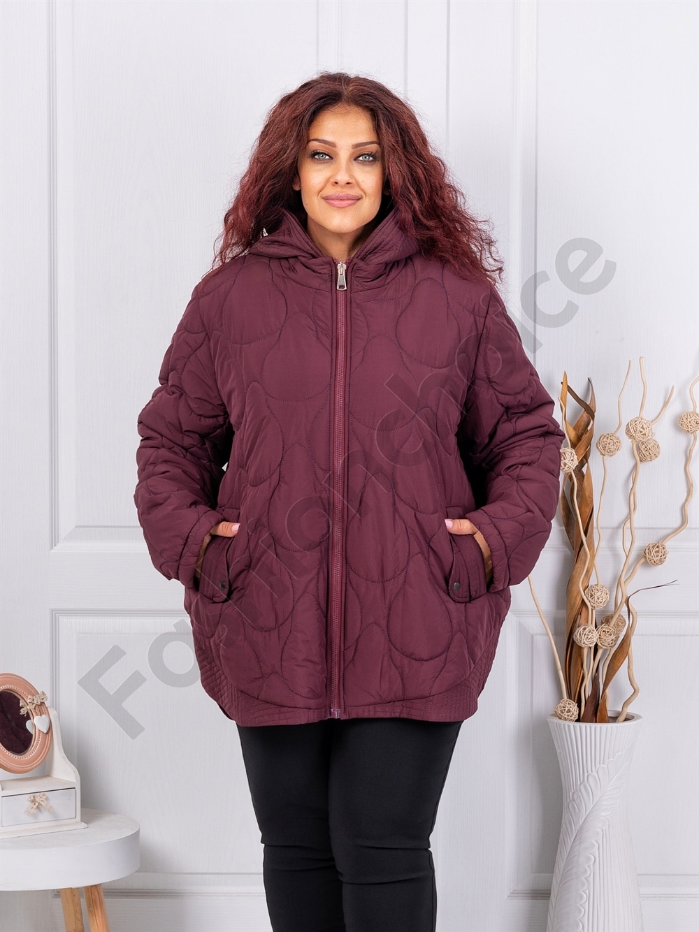 Geaca maxi groasa cu figuri brodate-bordo cod 63016