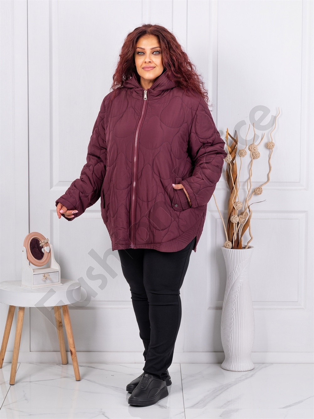 Geaca maxi groasa cu figuri brodate-bordo cod 63016