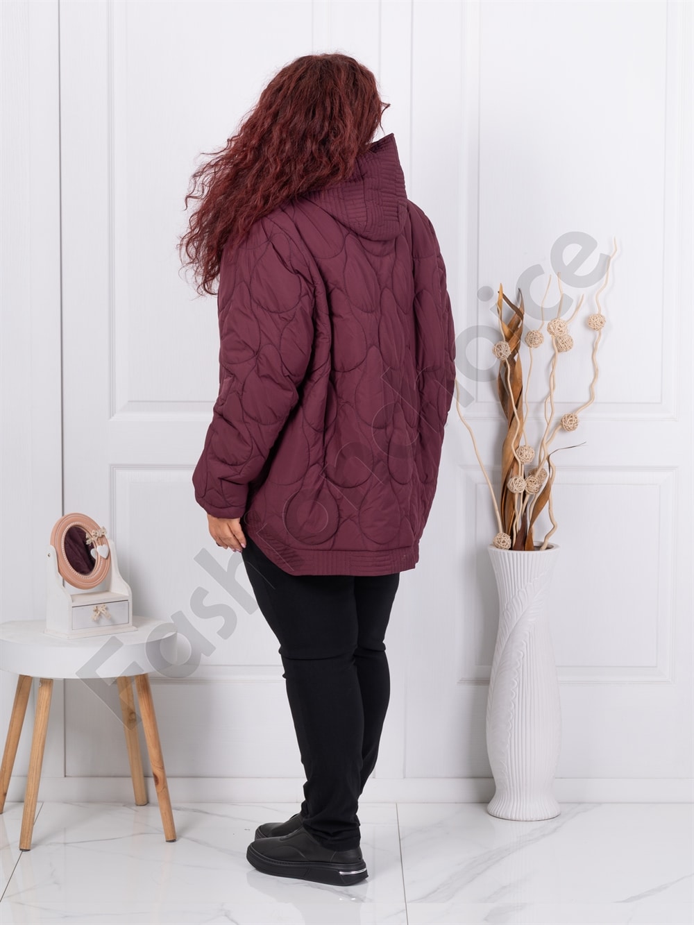 Geaca maxi groasa cu figuri brodate-bordo cod 63016