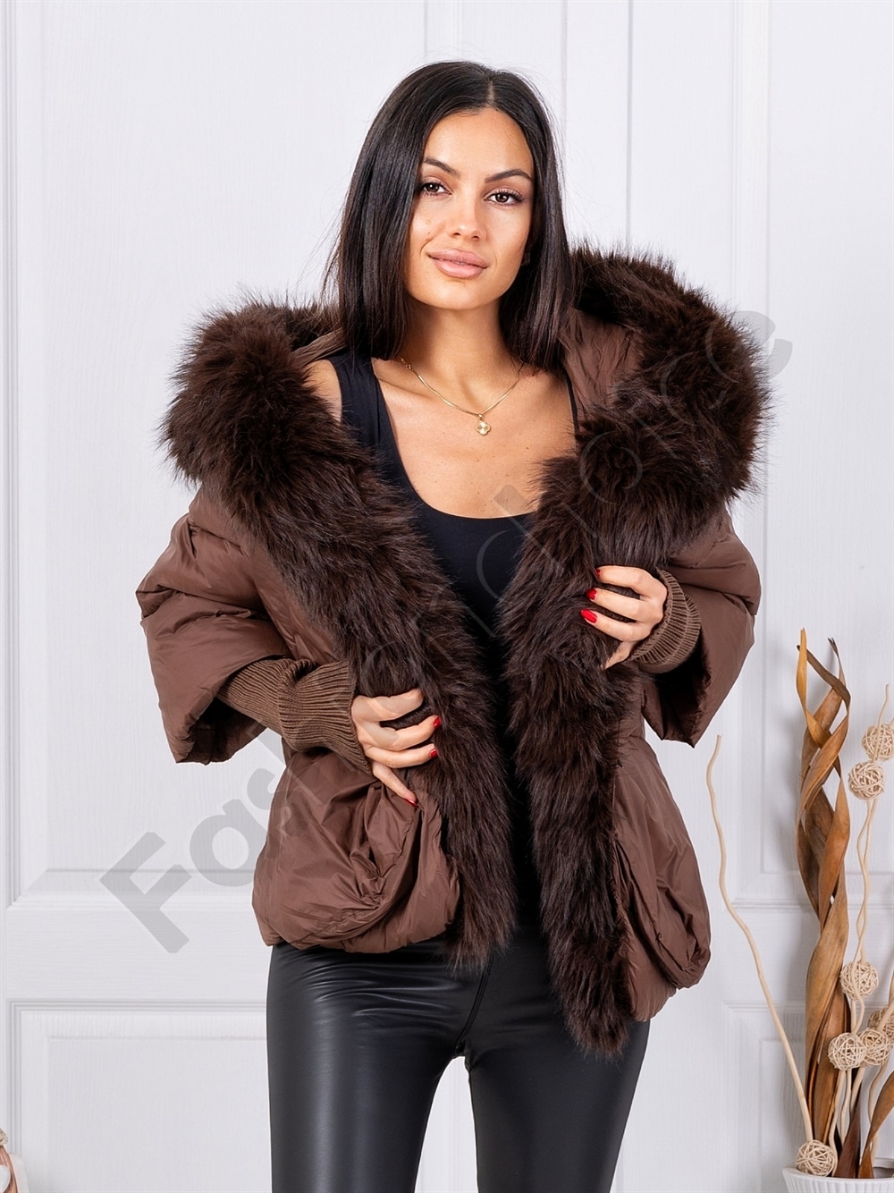 Geaca de dama pentru iarna cu blana eco si maneci tricotate-maro cod 24516-4