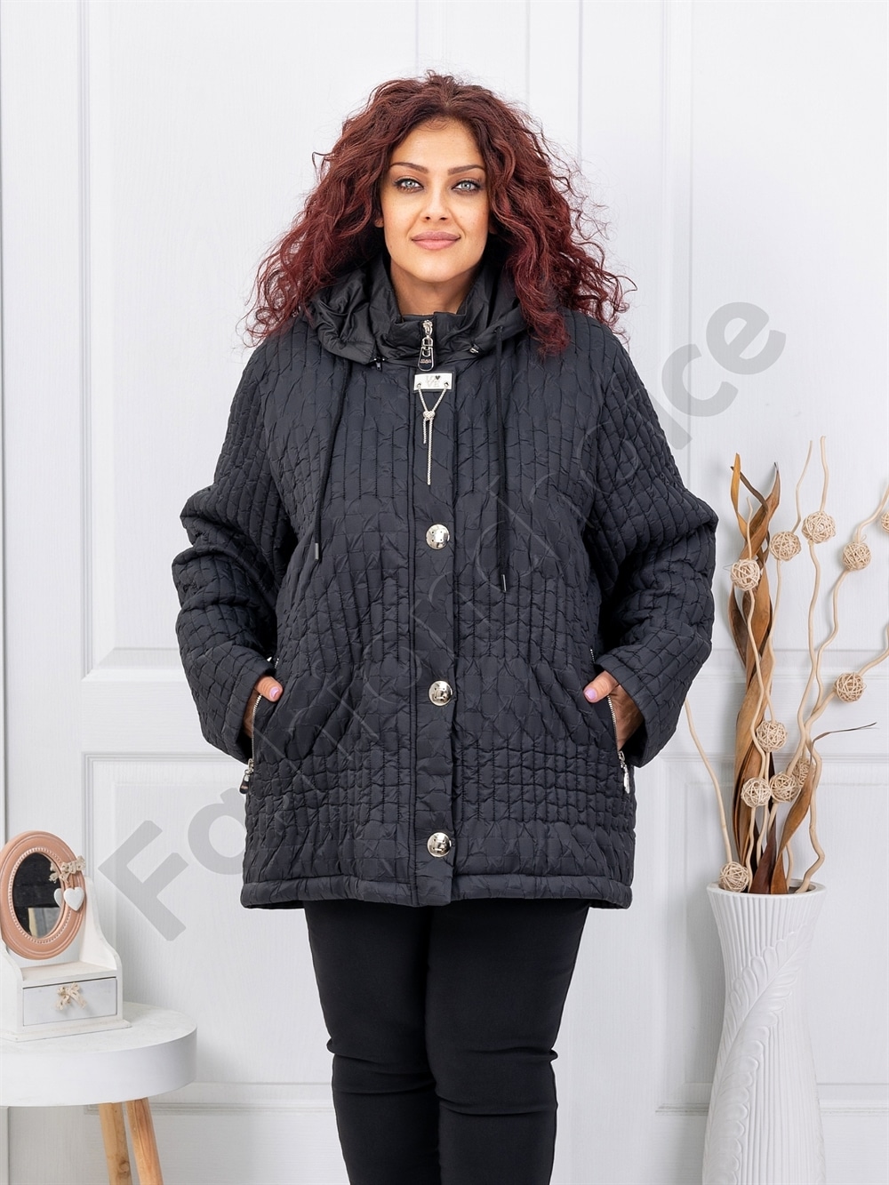 Geaca maxi groasa din material in relief cu accesoriu Love-negru cod 63046