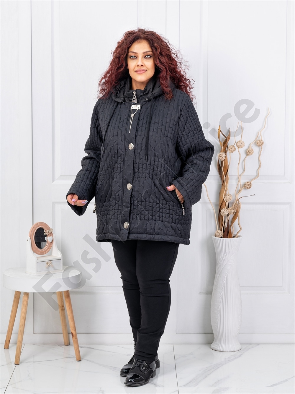 Geaca maxi groasa din material in relief cu accesoriu Love-negru cod 63046