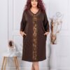 Rochie maxi eleganta cu aplicatie animal si decolteu in forma V-ciocolata cod 2562-1