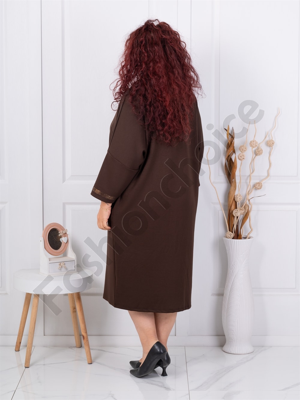 Rochie maxi eleganta cu aplicatie animal si decolteu in forma V-ciocolata cod 2562-1