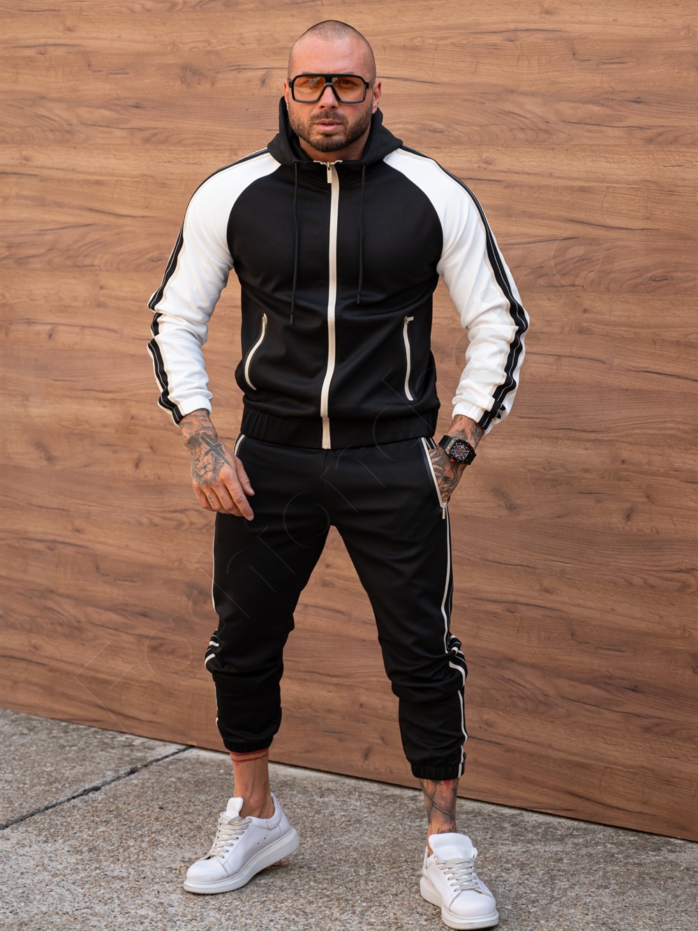 Compleu sport pentru barbati in doua culori cu gluga-negru cod 8059