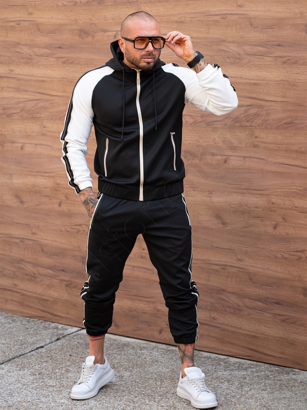 Compleu sport pentru barbati in doua culori cu gluga-negru cod 8059