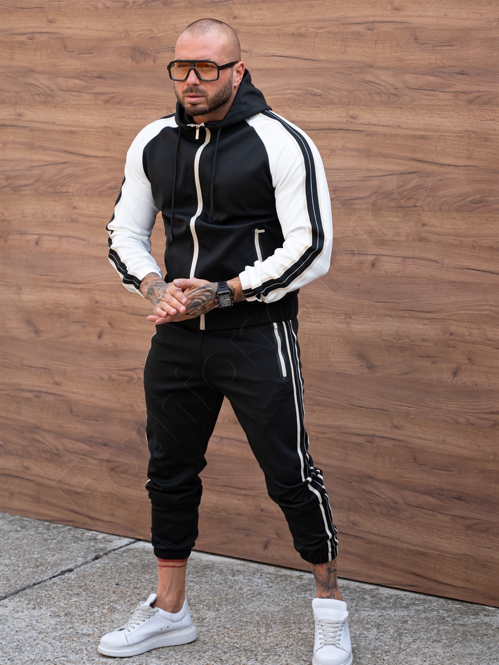 Compleu sport pentru barbati in doua culori cu gluga-negru cod 8059