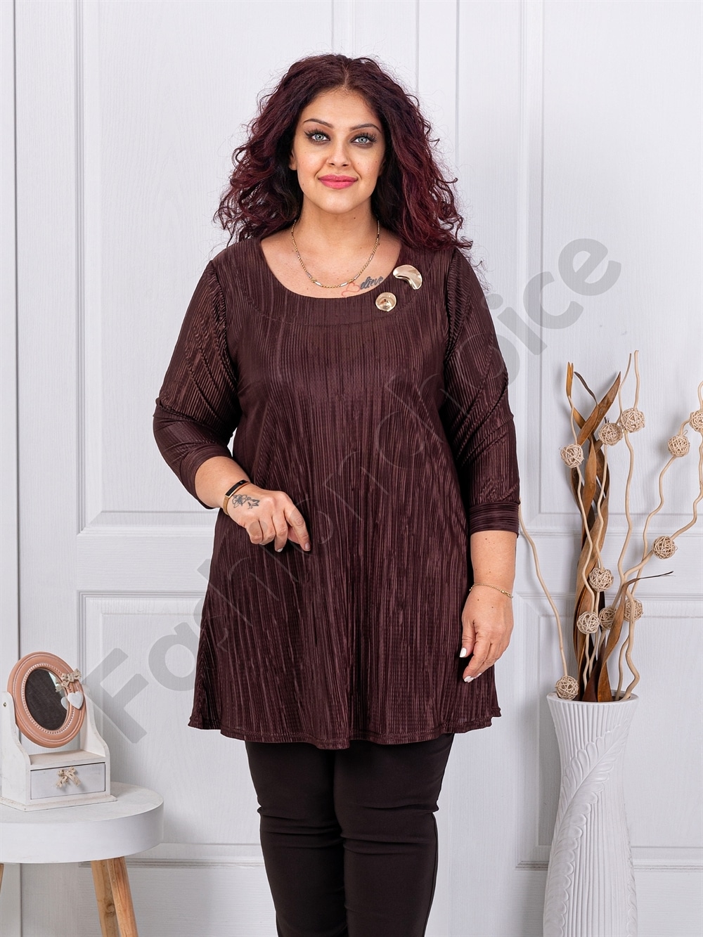 Tunica maxi eleganta din material in relief cu brosi-ciocolata cod 1481-2