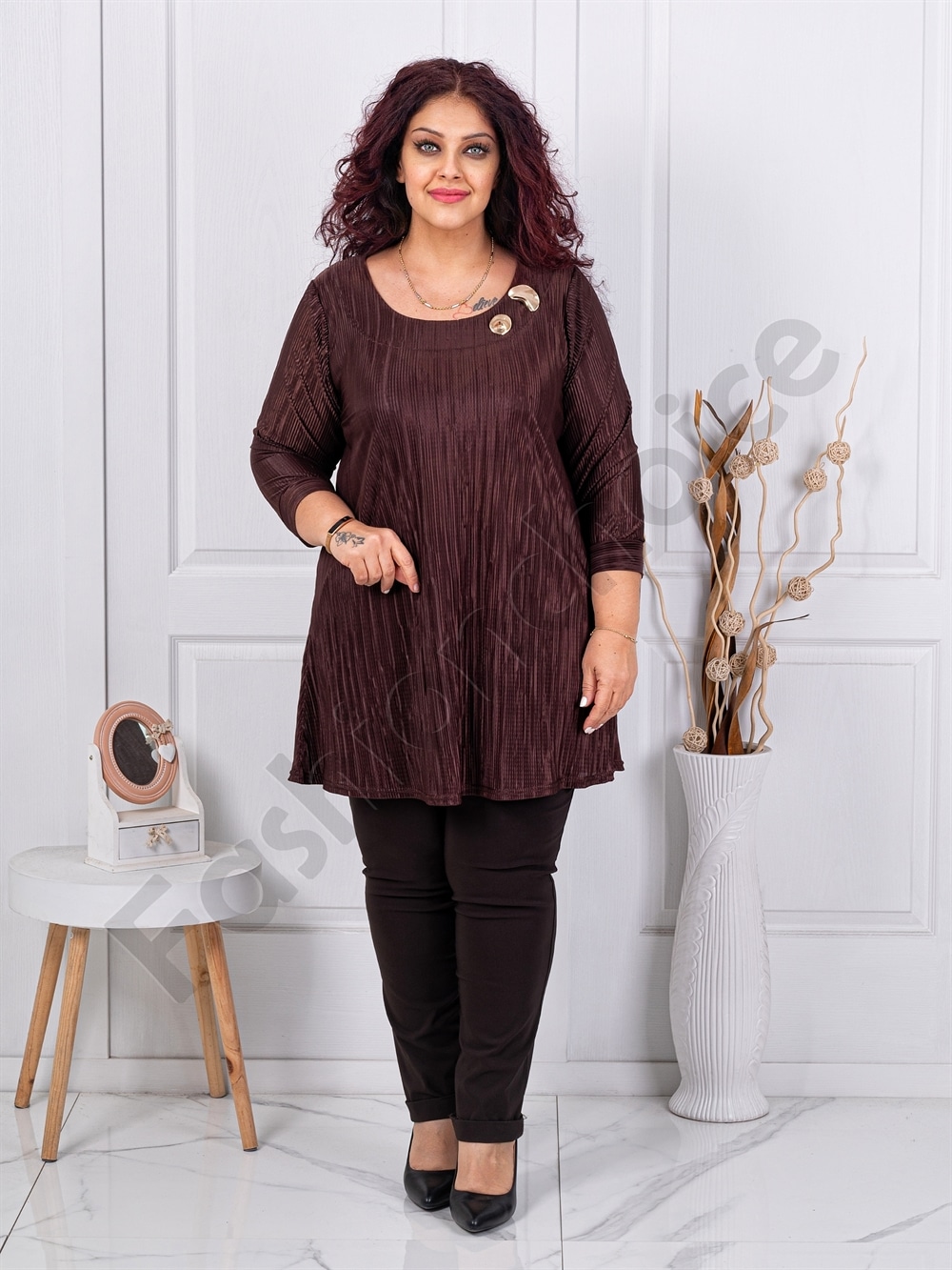 Tunica maxi eleganta din material in relief cu brosi-ciocolata cod 1481-2