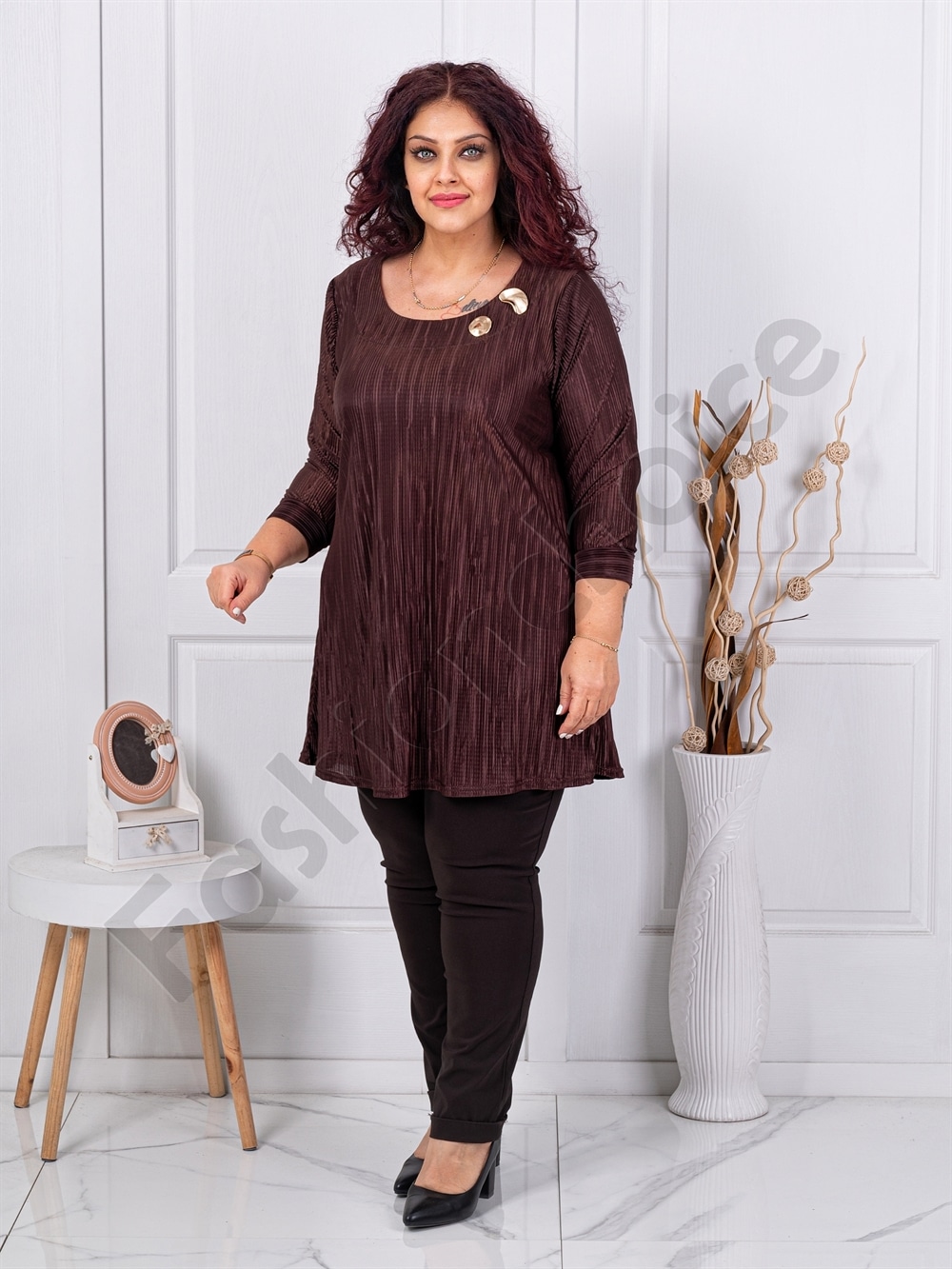 Tunica maxi eleganta din material in relief cu brosi-ciocolata cod 1481-2