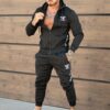 Compleu sport pentru barbati cu gluga si banda in parti-negru cod 6151