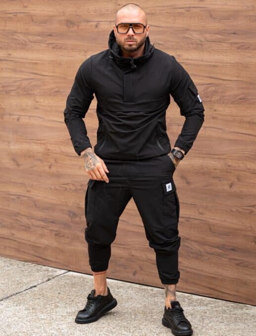 Compleu pentru barbati din fas cu hanorac hoodie si buzunare cargo-negru cod 7109