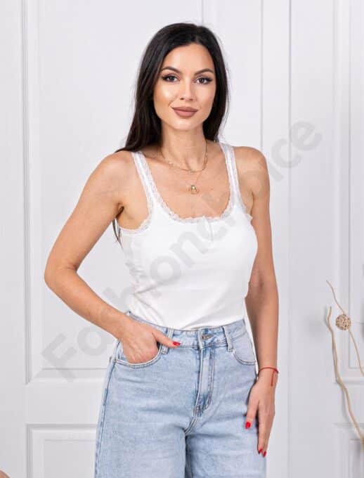Top de dama din material elastic cu dantela pe decolteu-alb cod 5030-2