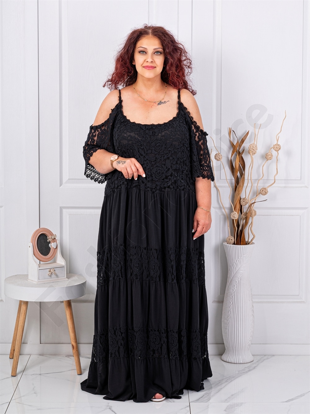 Rochie maxi pentru vara din dantela si umeri decupati-negru cod 1015