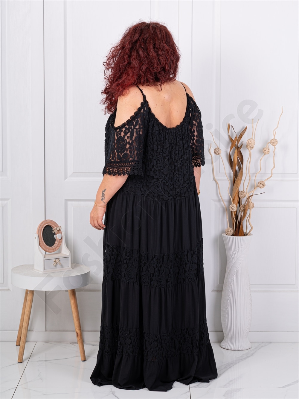 Rochie maxi pentru vara din dantela si umeri decupati-negru cod 1015