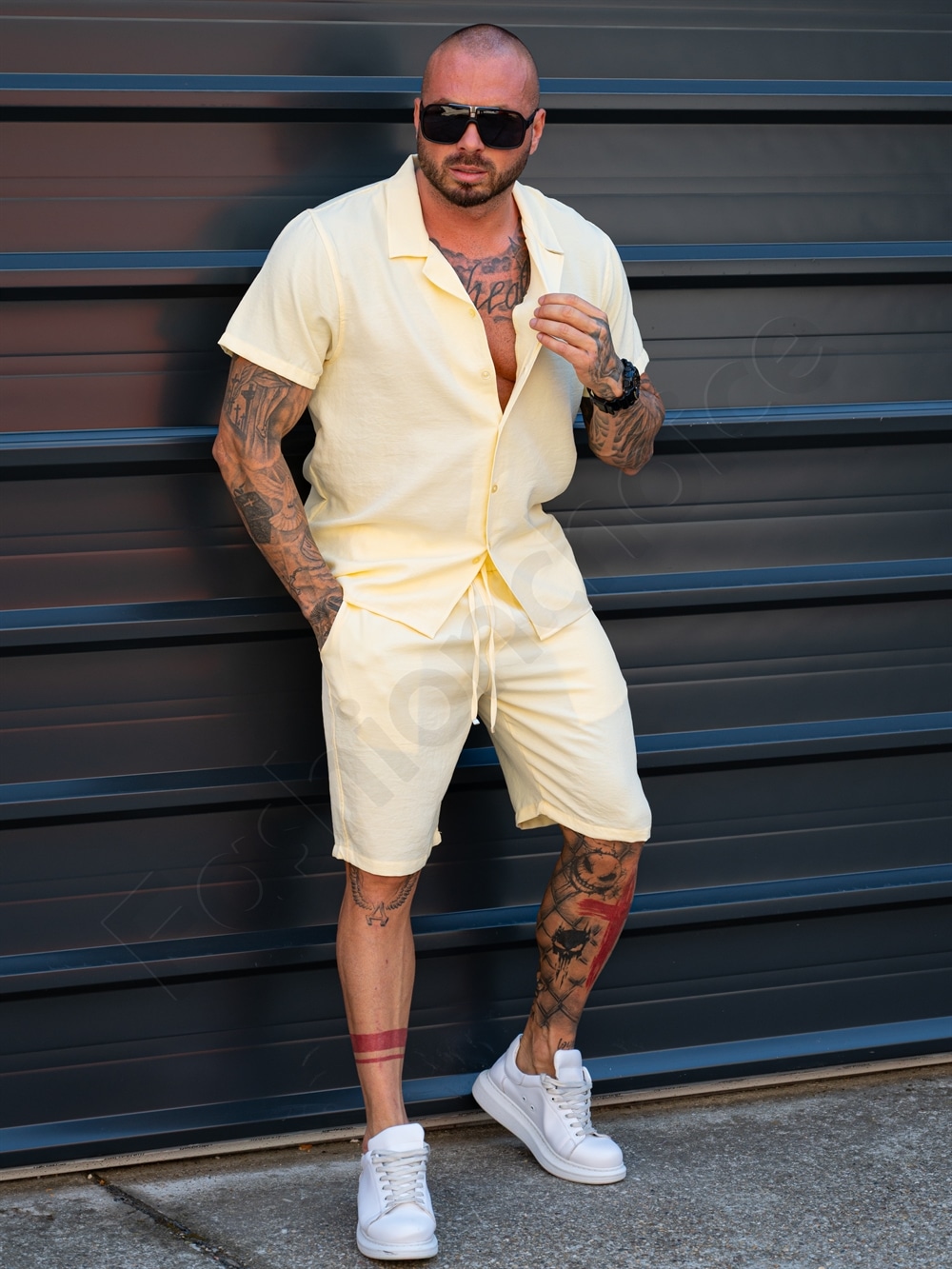 Compleu barbati pentru vara cu camasa si pantaloni scurti-galben cod 2228-3