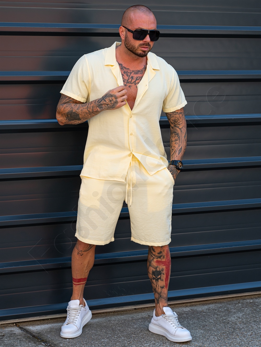 Compleu barbati pentru vara cu camasa si pantaloni scurti-galben cod 2228-3