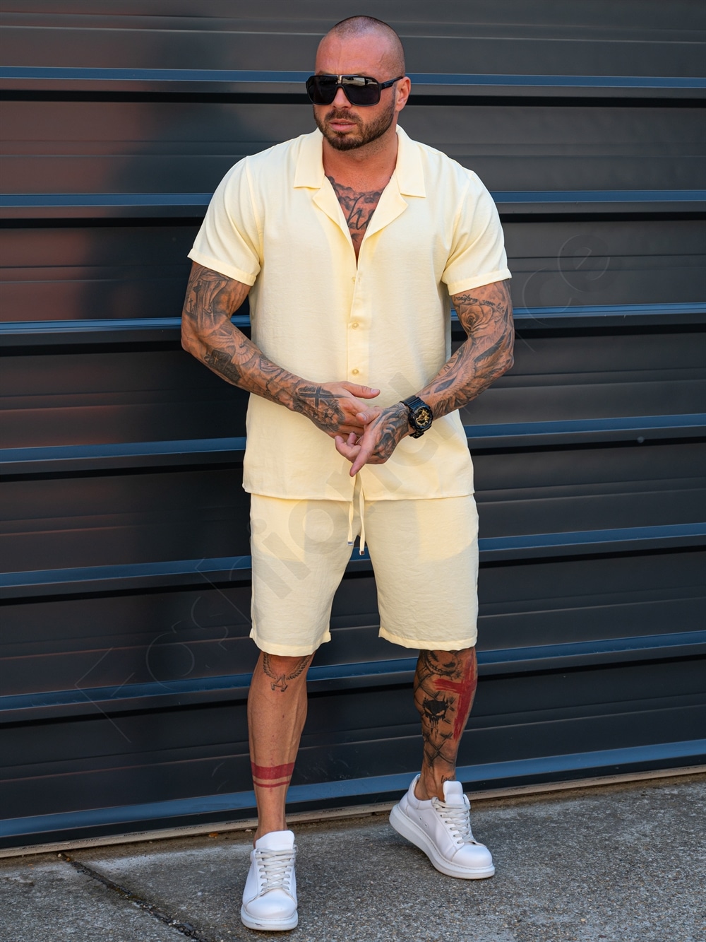 Compleu barbati pentru vara cu camasa si pantaloni scurti-galben cod 2228-3