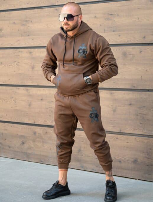 Compleu sport pentru barbati cu hanorac hoodie si imprimeu cruci-maro cod 6329-2