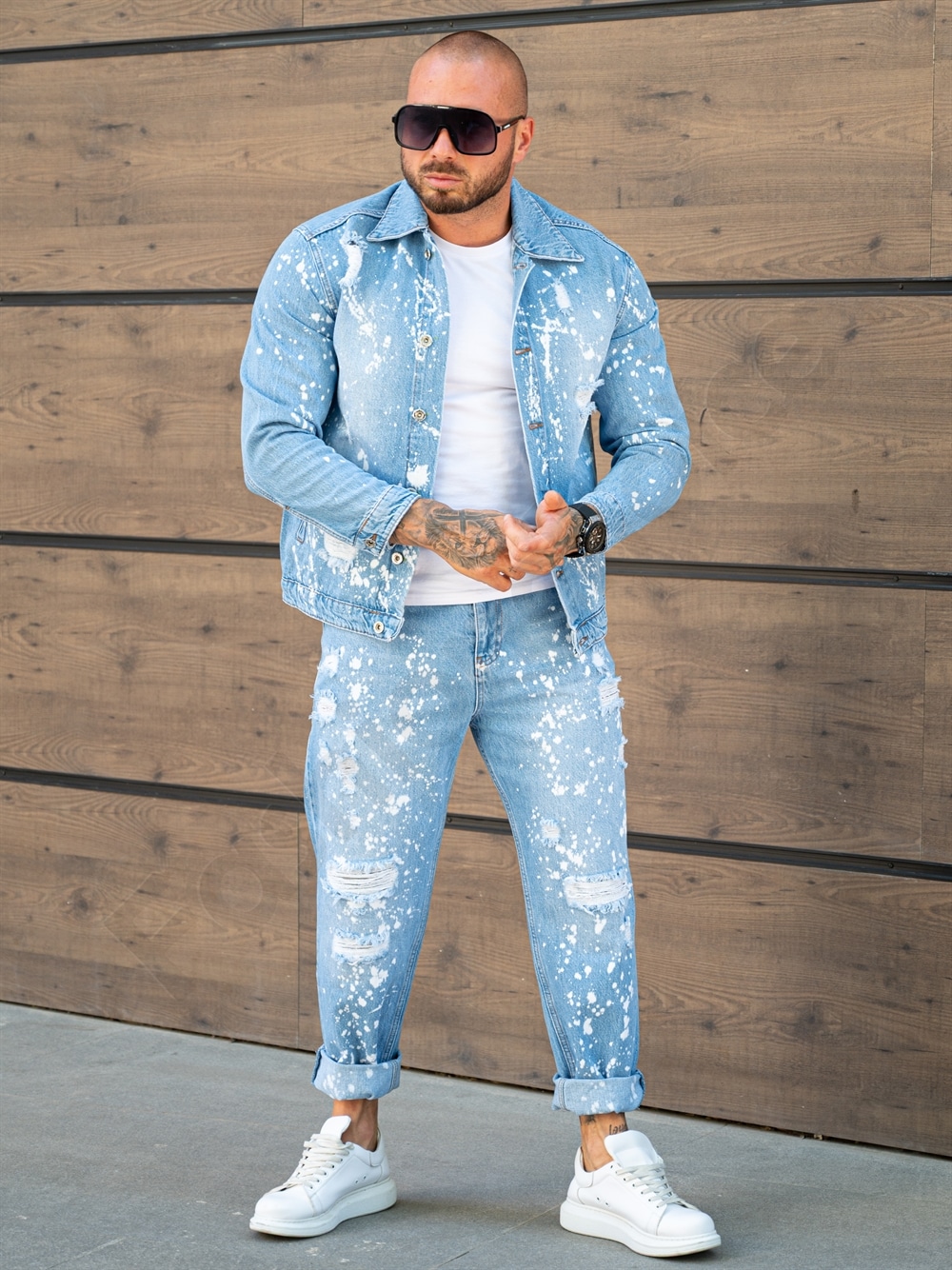 Compleu pentru barbati din denim cu efect rupt si stropit-albastru deschis cod 26005-1