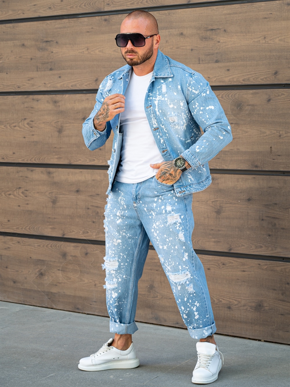 Compleu pentru barbati din denim cu efect rupt si stropit-albastru deschis cod 26005-1