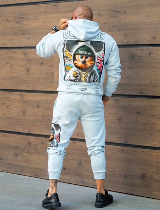Compleu pentru barbati cu hanorac hoodie si imprimeu Mickey-albastru deschis cod 359-1