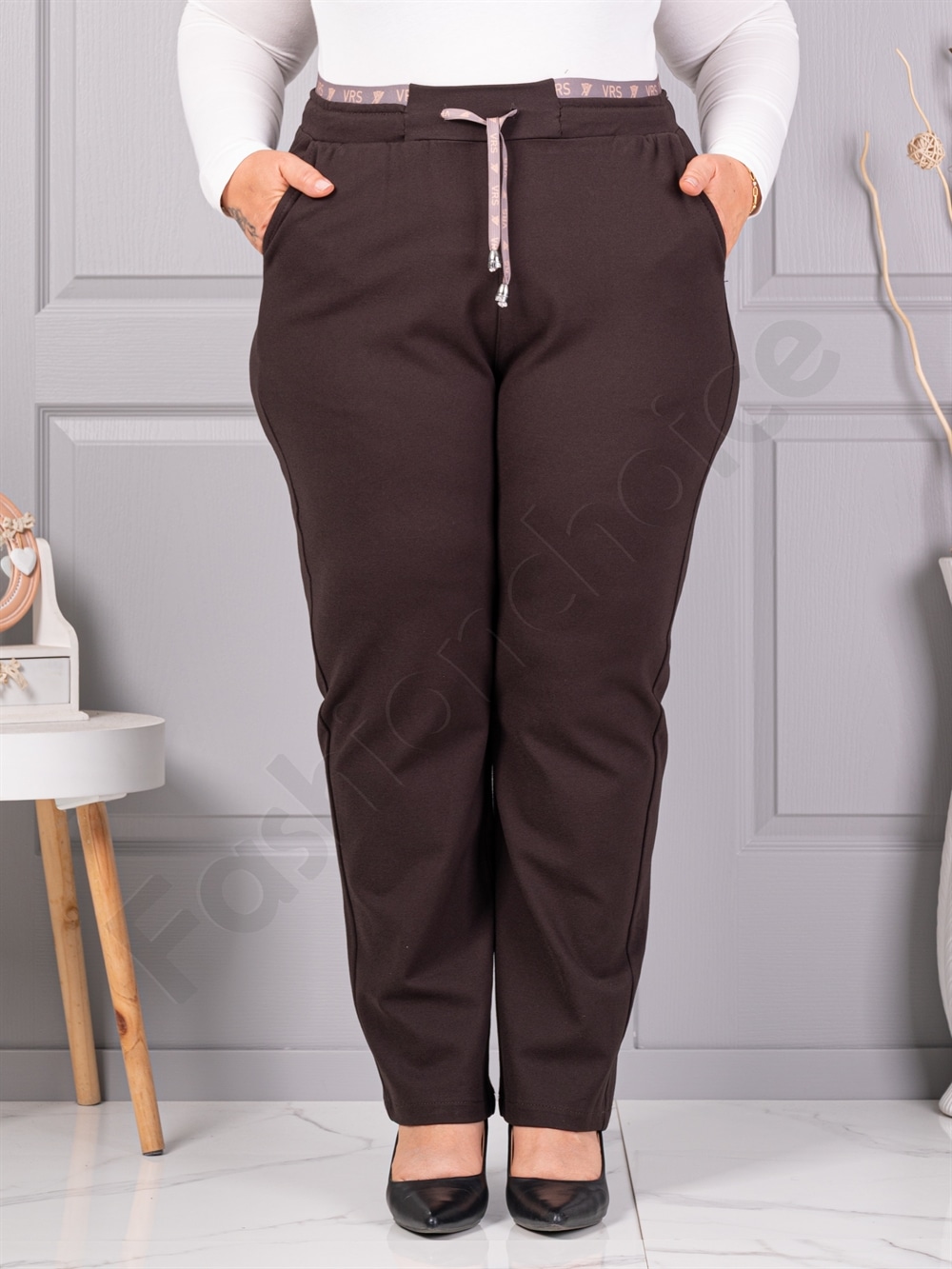 Pantalon maxi modern cu talie elastica si inscriptie-maro cod 3001-1