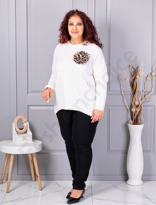 Tunica maxi din tricotaj finut cu brosa 3D-alb cod 2209-3