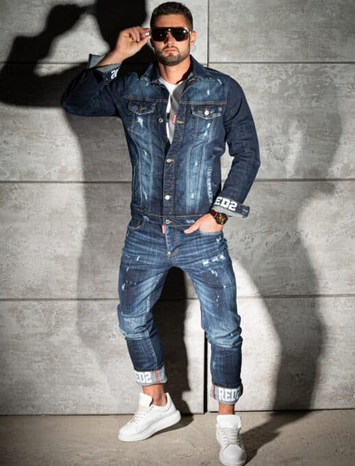 Compleu pentru barbati din denim cu efect rupt si inscriptii-albastru/alb cod 2493-1