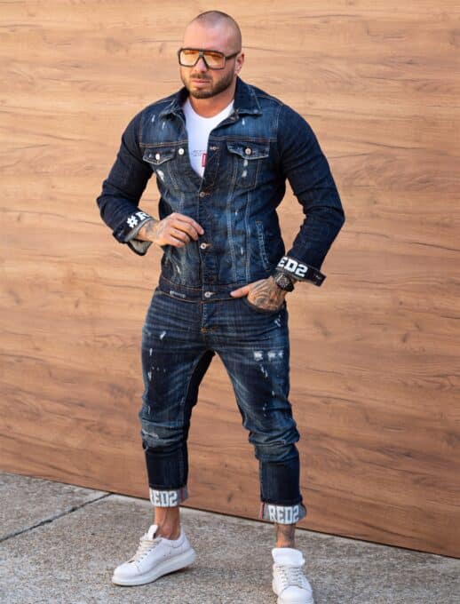 Compleu pentru barbati din denim cu efect rupt si inscriptii-albastru/alb cod 2493-1