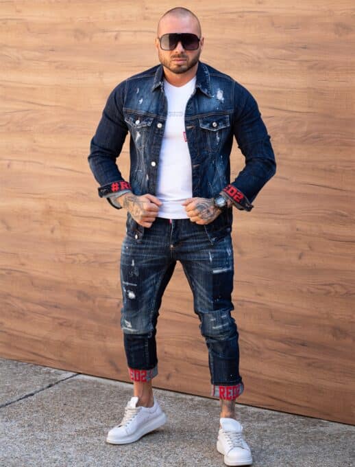 Compleu pentru barbati din denim cu efect rupt si inscriptii-albastru/rosu cod 2493-3