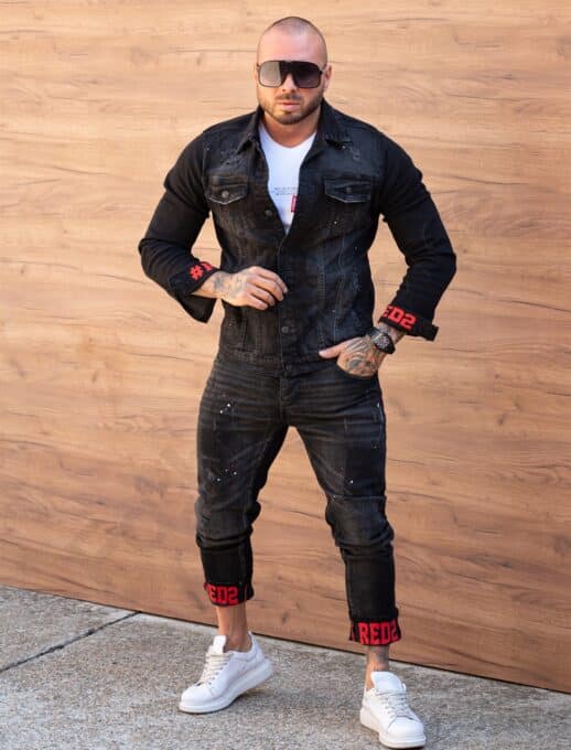 Compleu pentru barbati din denim cu efect rupt si inscriptii-negru/rosu cod 2493-2